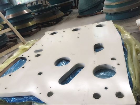 Piezas de trituradoras de cono de piedra forjadas y mecanizadas de placas laterales para aplicaciones mineras de mineral